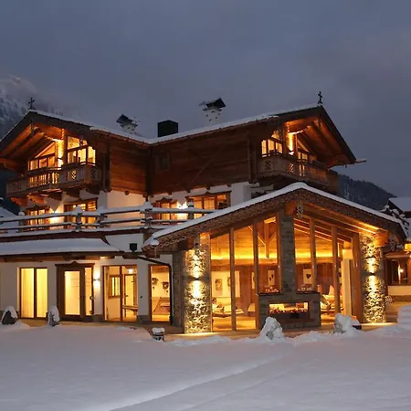 Chaletresort Lech * Holzgau